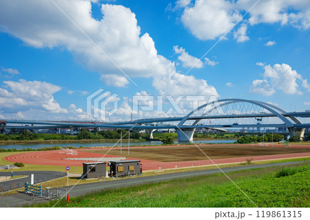 400メートルトラックと江北ジャンクション　五色桜大橋 119861315