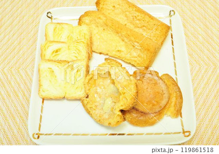デニッシュ、シフォンケーキ、シュー皮のラスク 119861518