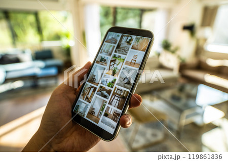 スマホあるシーン 119861836