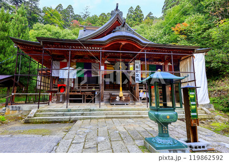 緑に包まれた、亀岡文殊堂 緑に包まれた、亀岡文殊堂 119862592