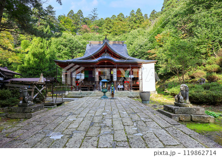 狛犬と亀岡文殊堂 119862714