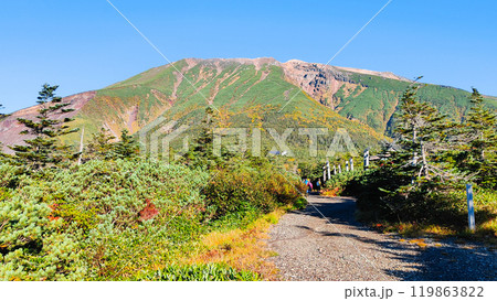 秋の御嶽山登山：田の原登山口（王滝口登山道） 119863822