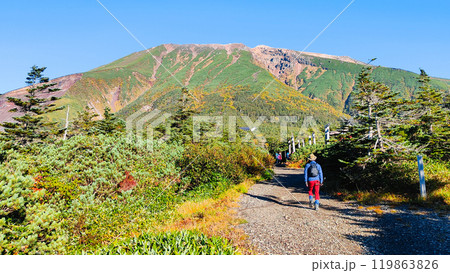 秋の御嶽山登山：田の原登山口（王滝口登山道） 119863826