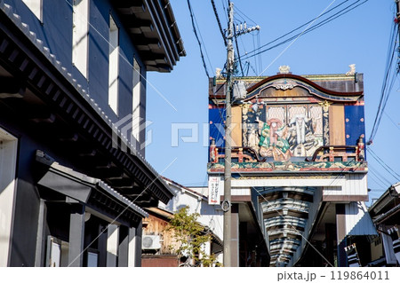 長浜市、黒壁ガラス館と大手門通り商店街アーケード 長浜市、黒壁ガラス館と大手門通り商店街アーケード 119864011