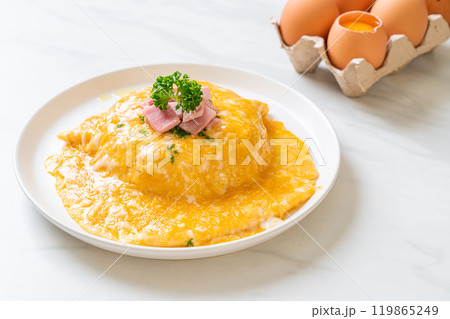 Creamy Omelet with Ham on Rice Creamy Omelet with Ham on Rice 119865249