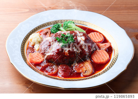 トマトの煮込みハンバーグ （ トマトの爽やかな香りたっぷりのハンバーグ ） 119865893