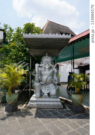 クラトン王宮、門衛神ドヴァーラパーラ像【インドネシア・ジョグジャカルタ】 119866570