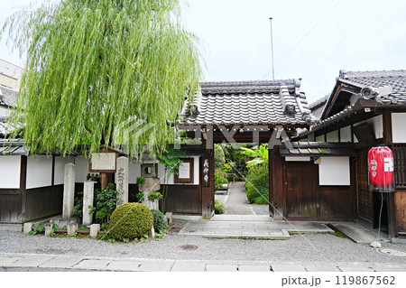 滋賀県　大津　義仲寺（正面、初秋） 119867562