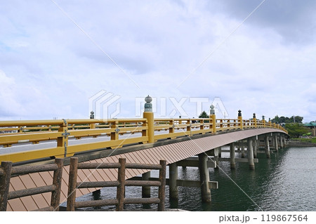 滋賀県　大津　穏やかな反りの瀬田の唐橋（唐橋西詰から）（初秋） 119867564