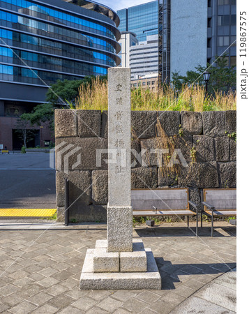 国指定史跡「常盤橋門跡」と標柱 119867575