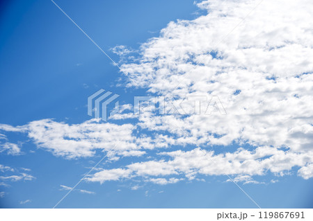 秋の空 晴れ 青空 11月 素材 119867691