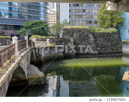 国指定史跡「常盤橋門跡」と東京都内で現存する最古の石橋「常磐橋」 119867692