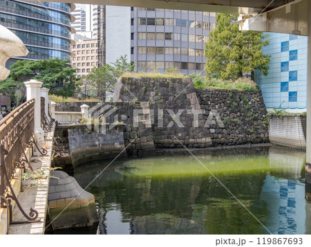 国指定史跡「常盤橋門跡」と東京都内で現存する最古の石橋「常磐橋」 119867693