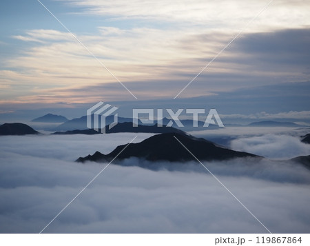 朝の仙ノ倉山から見る谷川連峰3 119867864