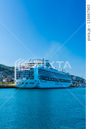 長崎港客船入港(Diamond Princess)水辺の森公園【長崎市】 長崎港客船入港(Diamond Princess)水辺の森公園【長崎市】 119867905