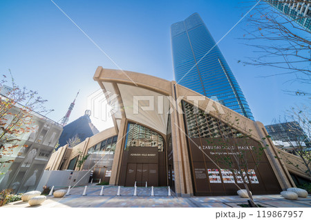 「東京都」青空と麻布台ヒルズの風景 119867957