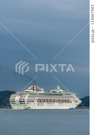 長崎港客船出港(Dream）神の島から【長崎市】 119867983