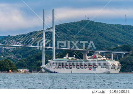 長崎港客船入港(Dream）女神大橋通過　神の島から【長崎市】 119868022