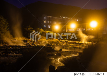雲仙地獄　清七地獄　夜景ライトアップ　【長崎県雲仙市】 119868251