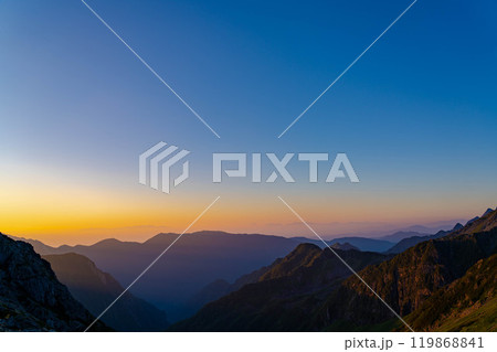 【山岳素材】殺生ヒュッテから見る朝の槍沢カール【長野県】 119868841