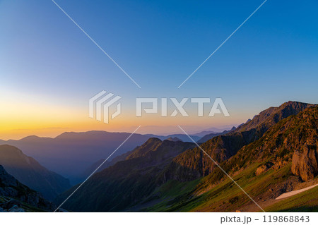 【山岳素材】殺生ヒュッテから見る朝の槍沢カール【長野県】 【山岳素材】殺生ヒュッテから見る朝の槍沢カール【長野県】 119868843
