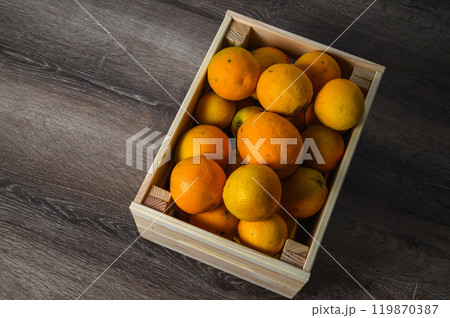 Orange fruits wooden crate box in harvest Orange fruits wooden crate box in harvest 119870387
