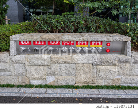 【高層ビルの消火設備】連結送水管送水口・スプリンクラー送水口・採水口 119873131