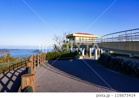 虹の松原を見晴らす鏡山展望所（佐賀県唐津市） 119873414