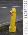 黄色の消火栓 119874012