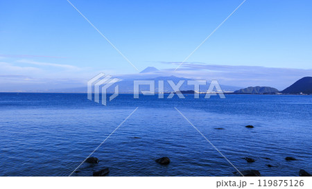 伊豆半島の駿河湾から見た富士山の秋 伊豆半島の駿河湾から見た富士山の秋 119875126