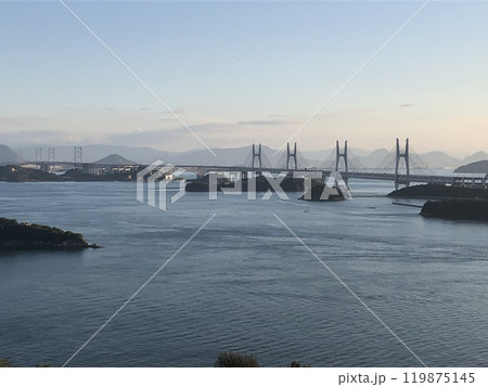鷲羽山から眺める瀬戸内海と瀬戸大橋 鷲羽山から眺める瀬戸内海と瀬戸大橋 119875145