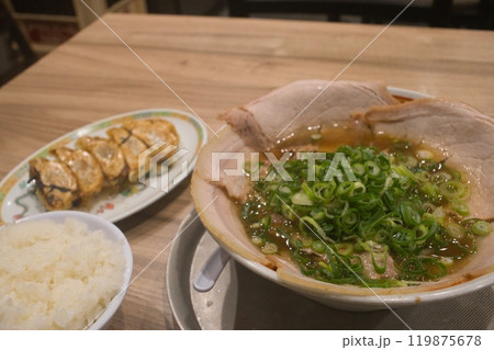 ラーメン餃子セット ラーメン餃子セット 119875678