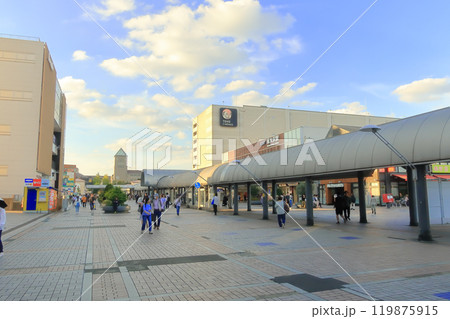 東京都八王子市 京王相模原線 南大沢駅前の風景 東京都八王子市 京王相模原線 南大沢駅前の風景 119875915