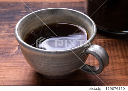ペーパードリップで淹れたコーヒー ペーパードリップで淹れたコーヒー 119876150