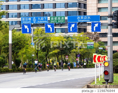 【パレスサイクリング】毎週日曜に自転車に開放される皇居前の内堀通り 【パレスサイクリング】毎週日曜に自転車に開放される皇居前の内堀通り 119876844
