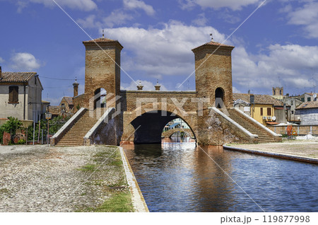 View over the Trepponti Bridge, iconic landmark in Comacchio, Italy 119877998