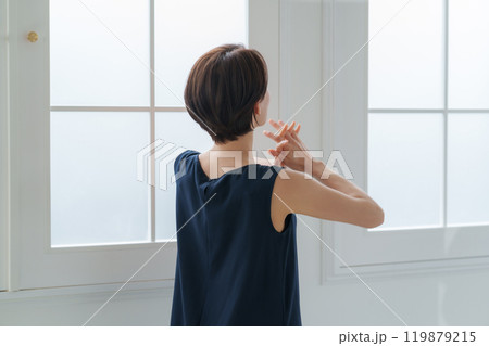 ミドル　女性	 119879215