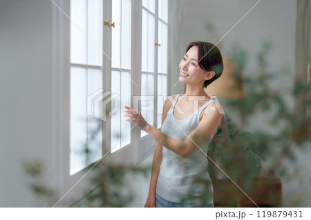 女性　スキンケア 119879431