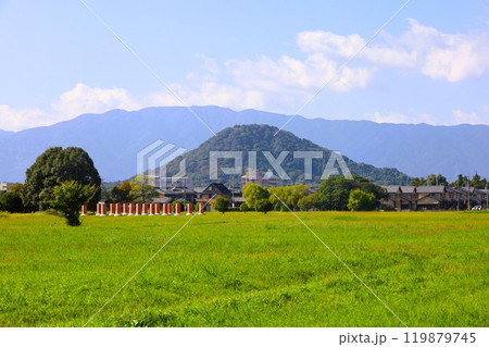夏秋の奈良、天の香具山、藤原京跡、コスモス、春過ぎて夏来にけらし白妙の 衣ほすてふ天の香具山、秋桜 119879745