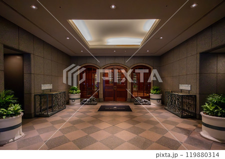 ザ・リッツ・カールトン大阪(The Ritz-Carlton)の入口エントランス 119880314