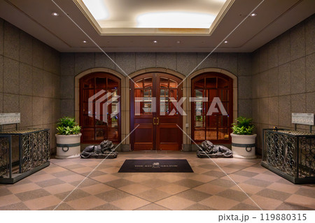 ザ・リッツ・カールトン大阪(The Ritz-Carlton)の入口エントランス 119880315