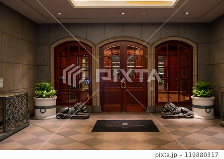 ザ・リッツ・カールトン大阪(The Ritz-Carlton)の入口エントランス 119880317