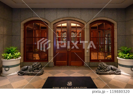 ザ・リッツ・カールトン大阪(The Ritz-Carlton)の入口エントランス ザ・リッツ・カールトン大阪(The Ritz-Carlton)の入口エントランス 119880320