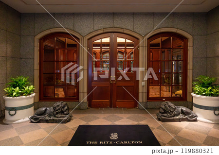 ザ・リッツ・カールトン大阪(The Ritz-Carlton)の入口エントランス ザ・リッツ・カールトン大阪(The Ritz-Carlton)の入口エントランス 119880321