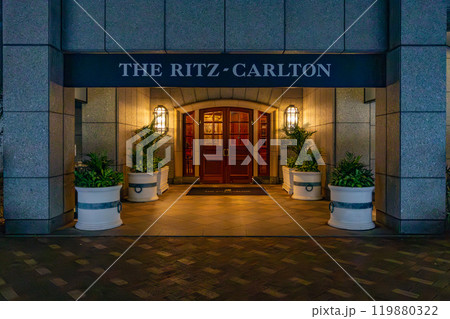 ザ・リッツ・カールトン大阪(The Ritz-Carlton)の入口エントランス ザ・リッツ・カールトン大阪(The Ritz-Carlton)の入口エントランス 119880322
