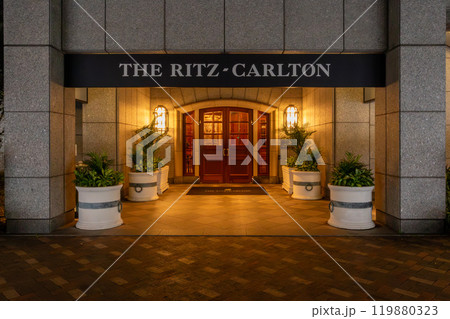 ザ・リッツ・カールトン大阪(The Ritz-Carlton)の入口エントランス ザ・リッツ・カールトン大阪(The Ritz-Carlton)の入口エントランス 119880323