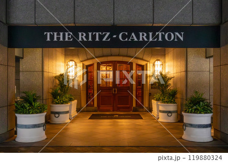 ザ・リッツ・カールトン大阪(The Ritz-Carlton)の入口エントランス 119880324