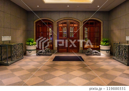ザ・リッツ・カールトン大阪(The Ritz-Carlton)の入口エントランス ザ・リッツ・カールトン大阪(The Ritz-Carlton)の入口エントランス 119880331