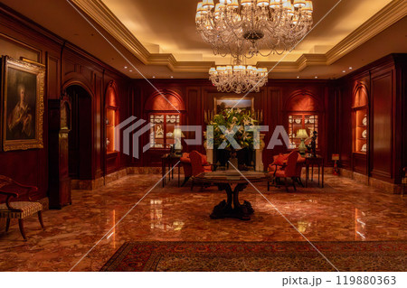 ザ・リッツ・カールトン大阪(The Ritz-Carlton)のエントランスロビー 119880363