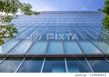 大阪マリオット都ホテルが入る、晴天のあべのハルカス外観 119880635